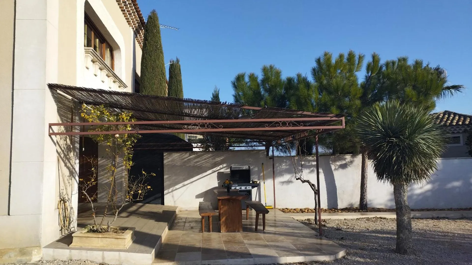 Vacation Rental With Pool And Jacuzzi, Close To Arles - Sleeps 10 France