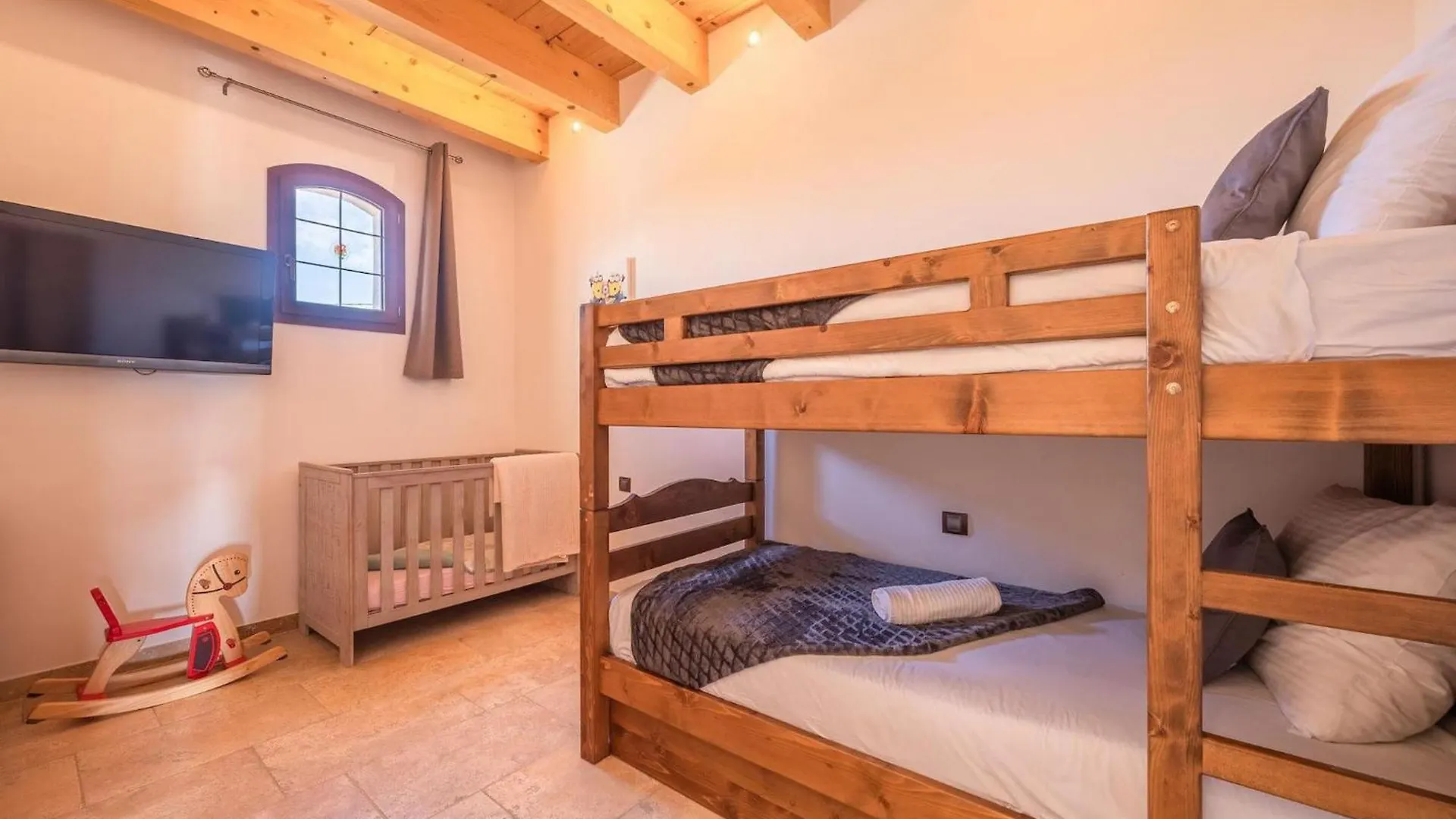 Vacation Rental With Pool And Jacuzzi, Close To Arles - Sleeps 10 0*,