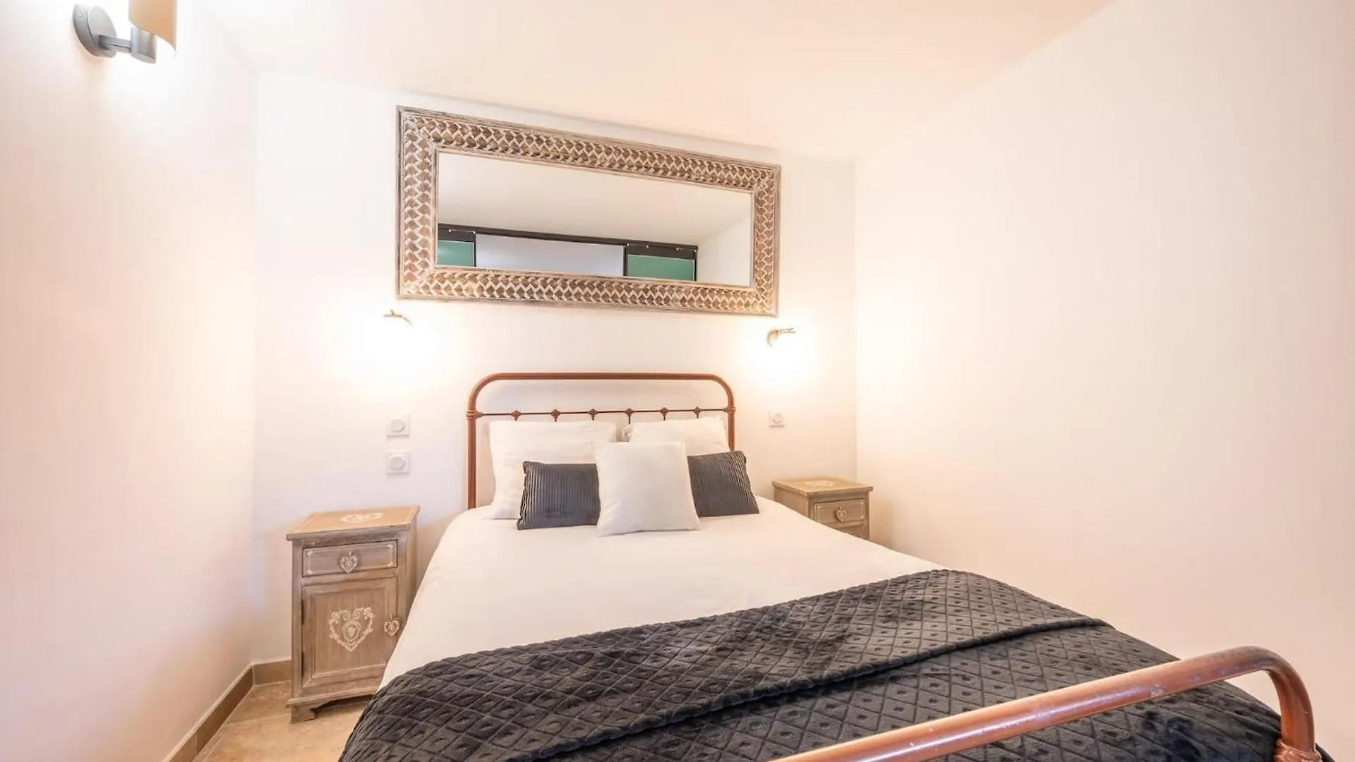 Vacation Rental With Pool And Jacuzzi, Close To Arles - Sleeps 10 Holiday home
