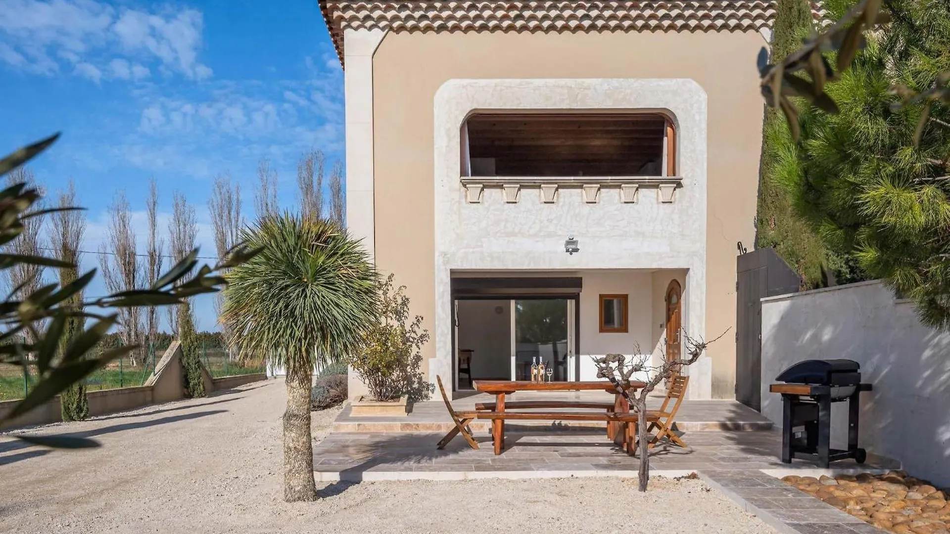 Vacation Rental With Pool And Jacuzzi, Close To Arles - Sleeps 10 Holiday home