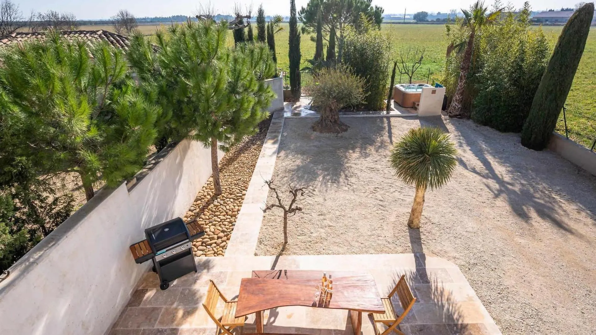 Vacation Rental With Pool And Jacuzzi, Close To Arles - Sleeps 10