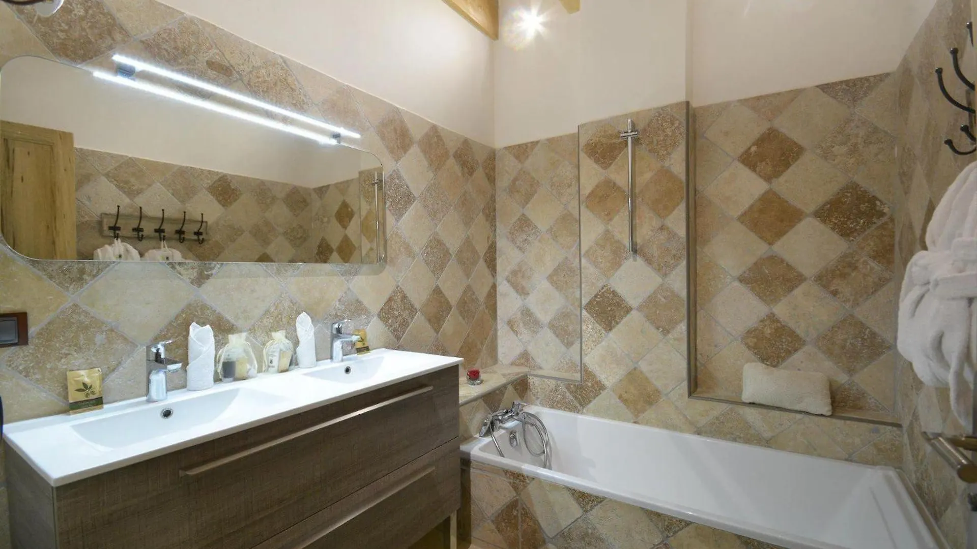 Vacation Rental With Pool And Jacuzzi, Close To Arles - Sleeps 10 0*,  France